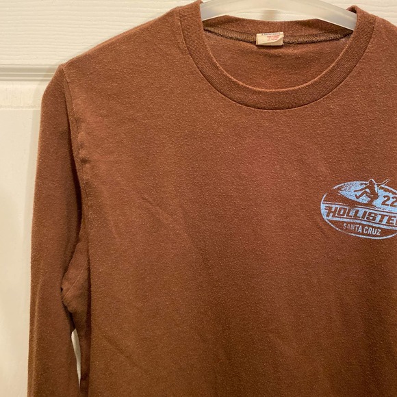 Vintage Hollister Brown Long sleeve t-shirt with blue surfer image - Unisex S - Picture 3 of 7